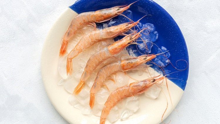 Πώς αποψύχουμε τις κατεψυγμένες γαρίδες και πώς τις μαγειρεύουμε σωστά
