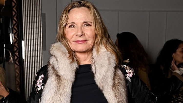 Η Κιμ Κατράλ δεν θέλει να έχει σχέση με το Sex and The City, αλλά αποκάλυψε ποια είναι η αγαπημένη της ατάκα από τη Samantha Jones