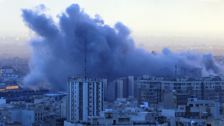 Το Ισραήλ βομβαρδίζει την Τεχεράνη, οι Ιρανοί λένε ότι χτύπησαν βάσεις των Κούρδων στο Ιρακινό Κουρδιστάν