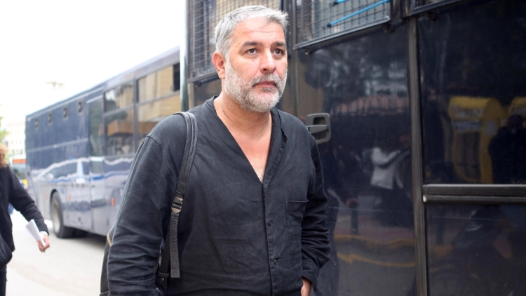 Βασίλης Μπισμπίκης: Πέρασα ένα κοµµάτι σκληρής αλητείας, αδέσποτος στην Αθήνα, ουσίες, δεν τελείωσα το σχολείο