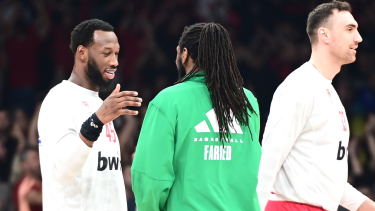 Απρόοπτο για τον Φαρίντ: Αποσύρθηκε στα αποδυτήρια με διάσειση 