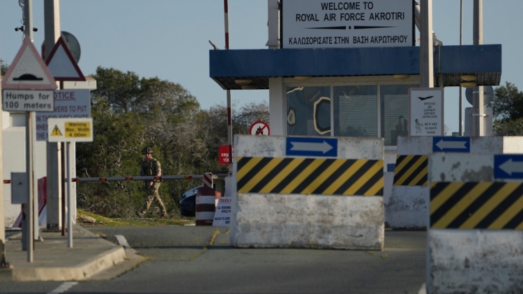 «Οι περισσότεροι έχουν φύγει»: Πόλη φάντασμα το Ακρωτήρι στην Κύπρο λόγω της έντασης στη Μέση Ανατολή