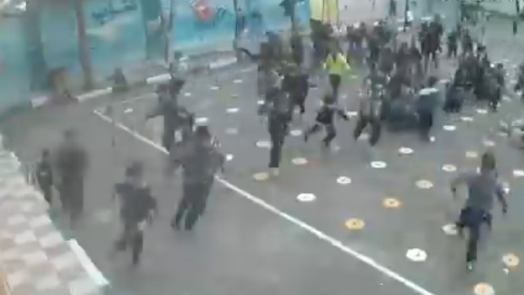 Η στιγμή του βομβαρδισμού σχολείου στην πόλη Καζβίν του Ιράν, την πρώτη μέρα του πολέμου, δείτε βίντεο