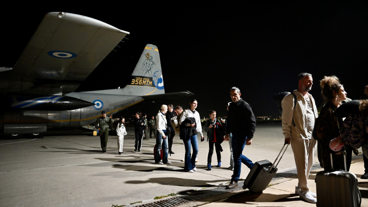 Επιστρέφουν οι Έλληνες πολίτες από τη Μέση Ανατολή: Δύο πτήσεις επαναπατρισμού αναμένονται σήμερα από το Ομάν
