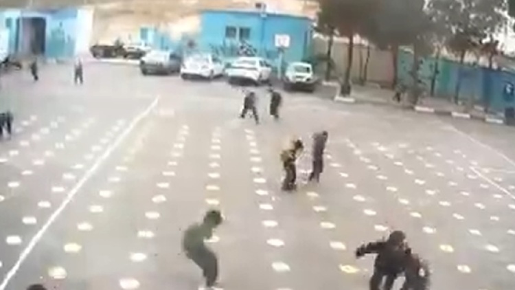 Η στιγμή βομβαρδισμού σχολείου στην πόλη Καζβίν του Ιράν την πρώτη μέρα του πολέμου, δείτε βίντο
