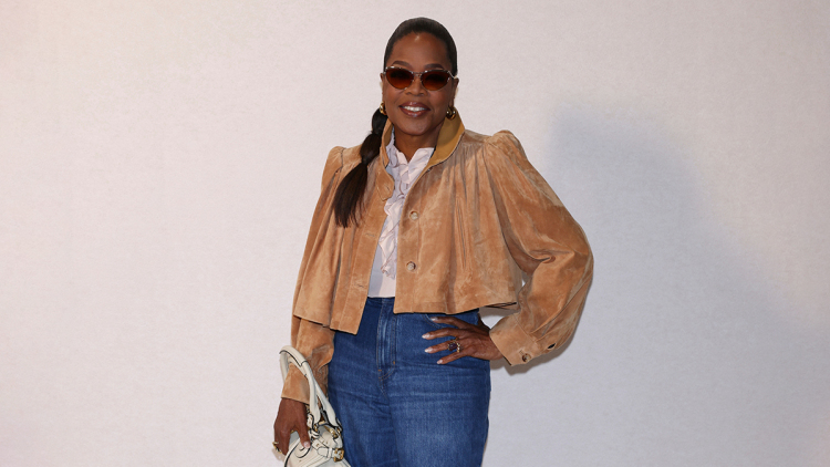 Η Όπρα Γουίνφρεϊ εντυπωσίασε με τη νέα εμφάνισή της μετά την απώλεια βάρους
