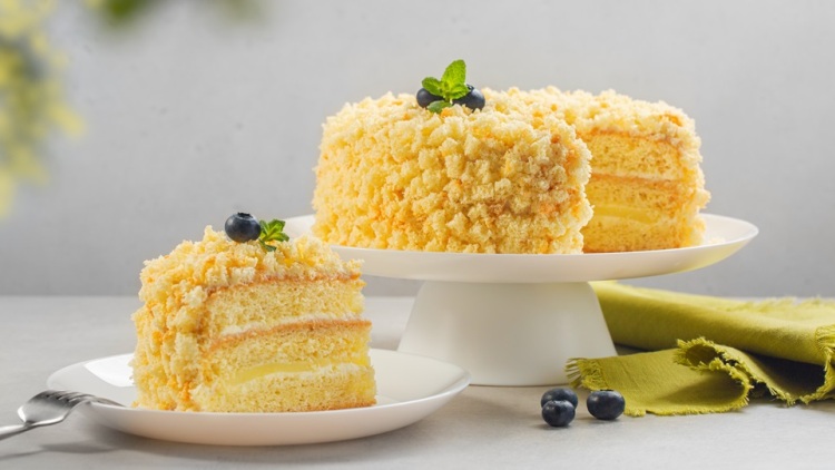 Torta Mimosa: Ένα ιταλικό κέικ ωδή στην Ημέρα της Γυναίκας (+συνταγή)