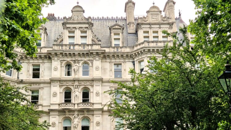 Κάναμε έναν ανοιξιάτικο περίπατο στο Temple, τη μεσαιωνική μυστική καρδιά του Λονδίνου