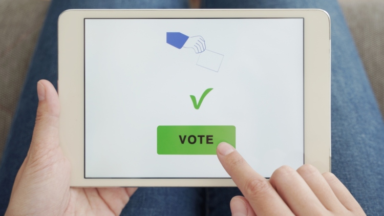 Λιβάνιος: Εκλογικά τμήματα με παραβάν με τάμπλετ αντί για ψηφοδέλτιο στις αυτοδιοικητικές εκλογές του 2028 