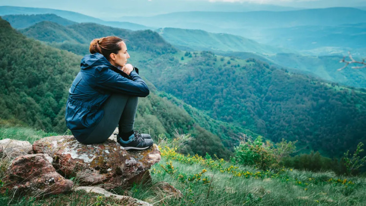 «Με παράτησε στη μέση του πουθενά» – Τι είναι το «αλπικό διαζύγιο» που κάνει τον γύρο του διαδικτύου
