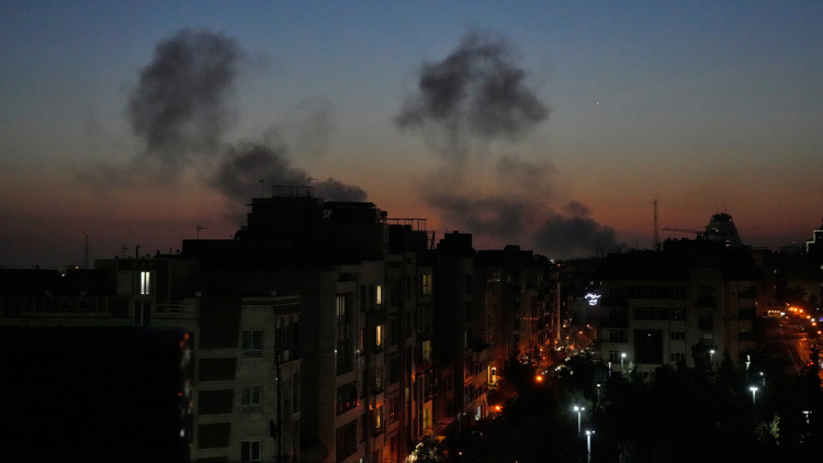 Οι μυστικές υπηρεσίες των ΗΠΑ πιστεύουν ότι η Κίνα ετοιμάζεται να βοηθήσει το Ιράν - Μπαράζ βομβαρδισμών σε Βηρυτό και Τεχεράνη