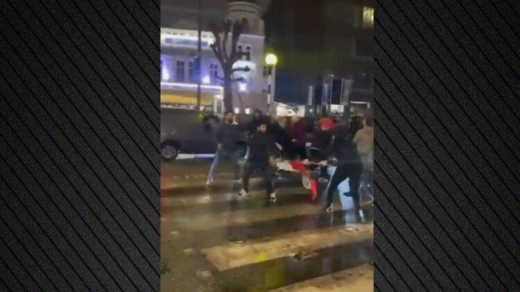 Βίαια επεισόδια έξω από τζαμί στο Λονδίνο μεταξύ Ιρανών φιλοκαθεστωτικών και φιλομοναρχικών, τραυματίστηκε ένας 17χρονος: Δείτε βίντεο