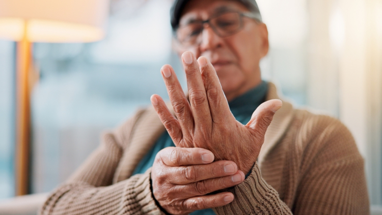 Ιαπωνία: Εγκρίθηκε για πρώτη φορά στον κόσμο θεραπεία με βλαστοκύτταρα για τη νόσο Πάρκινσον
