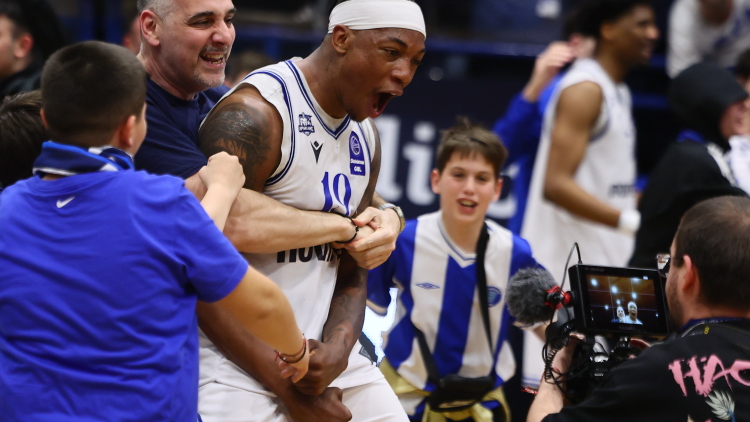 Έντλερ-Ντέιβις μετά το buzzer beater στο παιχνίδι με τον Παναθηναϊκό: «Δακρύζουν τα μάτια μου, κλαίω από χαρά», βίντεο 