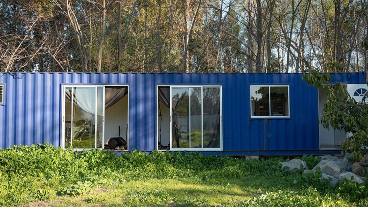 Οικογένεια ζει σε κοντέινερ 48 τ.μ. και έχει μόνο ένα παράπονο: «Ο λογαριασμός αυξήθηκε στα 2.100 ευρώ»
