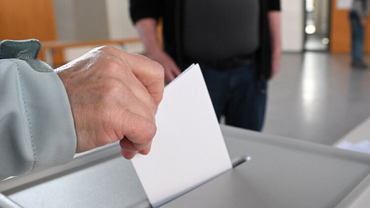 Προβάδισμα των Πράσινων στις εκλογές της Βάδης - Βρυτεμβέργης, διπλασιάζει το ποσοστό του το ακροδεξιό AfD