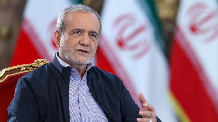 Τελικά, ποιος κάνει κουμάντο στο Ιράν μετά τον θάνατο Χαμενεΐ; O Πεζεσκιάν ζήτησε συγγνώμη από τους γείτονες, αλλά οι επιθέσεις συνεχίστηκαν
