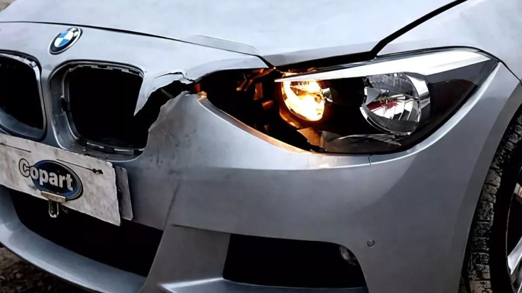 Γιατί ακόμη και ένα μικρό τρακάρισμα κοστίζει μια περιουσία;
