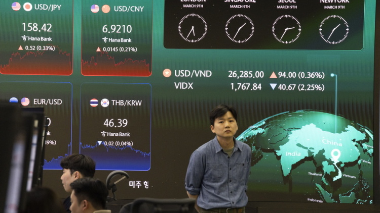 Μετριάστηκαν οι απώλειες στις ασιατικές αγορές μετά την κίνηση της Σαουδικής Αραβίας να διοχετεύσει πετρέλαιο στην αγορά