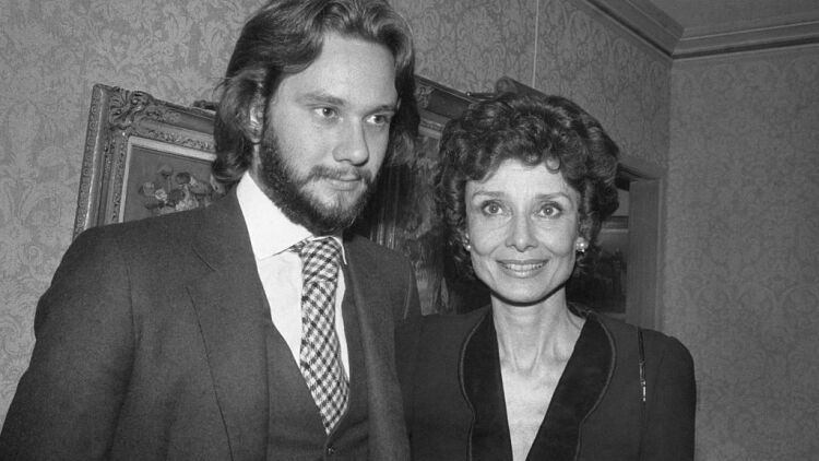 Όντρεϊ Χέμπορν: Τα πάντα για τους δύο γιους της - Ποιος είναι ο Σον που εγκρίνει την επιλογή της Λίλυ Κόλινς για τον ρόλο της μητέρας του (εικόνες)