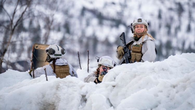 ΝΑΤΟ: Ξεκινά στρατιωτική άσκηση στην περιοχή της Αρκτικής με 25.000 στρατιωτικούς από 14 χώρες 