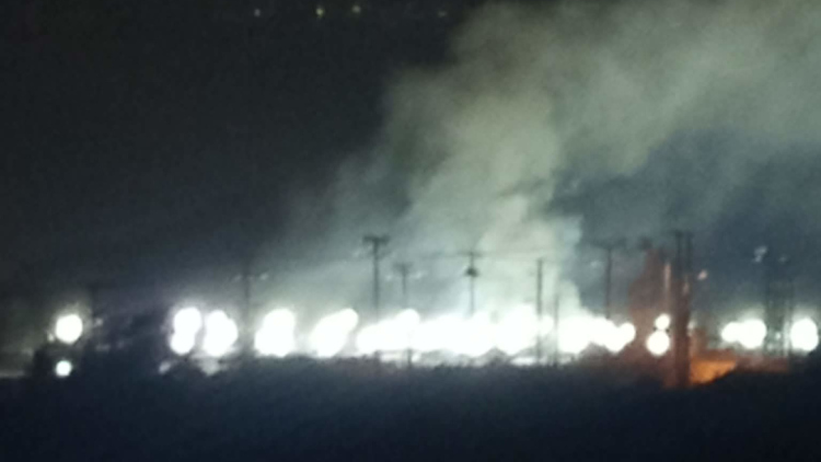 Φωτιά σε κοντέινερ στο κέντρο κράτησης στην Αμυγδαλέζα, δείτε φωτογραφίες 
