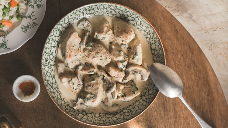 Kοτόπουλο αλά κρεμ με μανιτάρια
