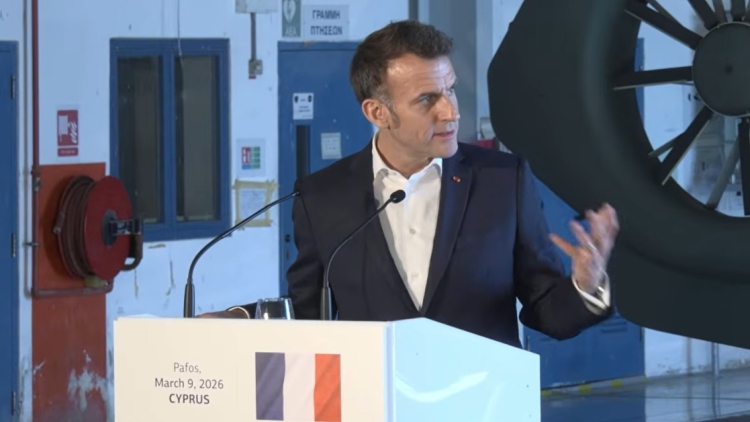 Στη Σούδα κατευθύνεται ο Μακρόν, θα τον υποδεχθεί ο Δένδιας