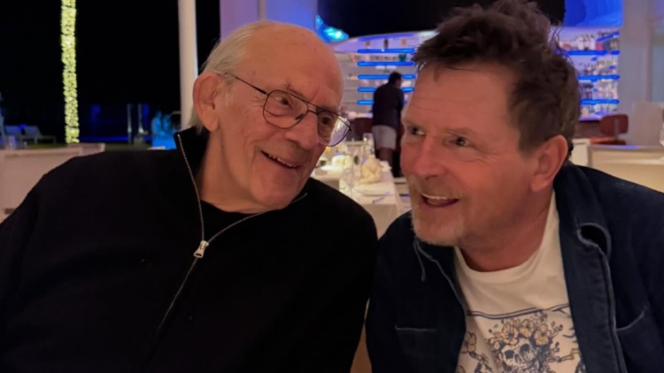 Ο Μάικλ Τζ. Φοξ συναντήθηκε με τον Κρίστοφερ Λόιντ και θυμήθηκαν το Back to the Future
