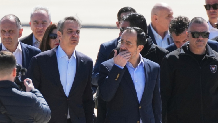 Στην Κύπρο ο Μητσοτάκης και Μακρόν για συνάντηση με Χριστοδουλίδη