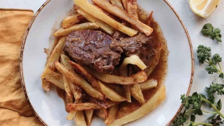 Λεμονάτο μοσχαράκι με τηγανητές πατάτες
