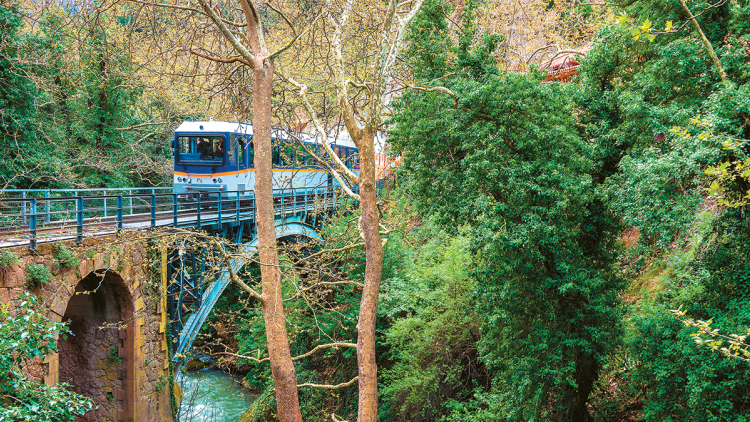 130 χρόνια Οδοντωτός: Το τεχνικό θαύμα του 1896 σε κρίσιμη στροφή - Οι ράγες «νοσούν», αναστάτωση και αντιδράσεις