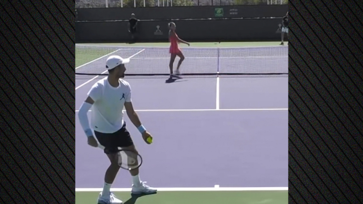 Αρίνα Σαμπαλένκα: Έκανε πασαρέλα στην προπόνηση του Νόβακ Τζόκοβιτς