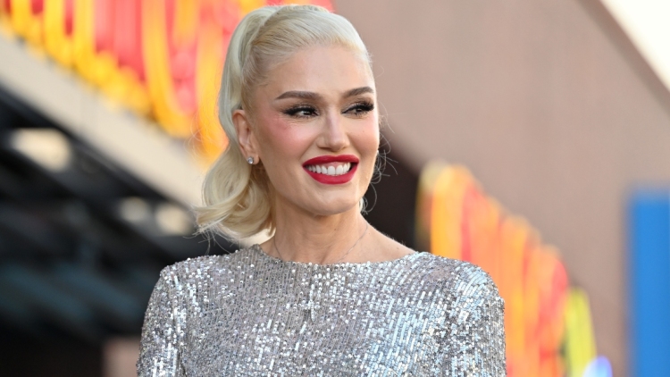 Γκουέν Στέφανι για την εγκυμοσύνη στα 44: Ζήτησα συγγνώμη από τον γιο μου που ήμουν μεγάλη για ένα μωρό κι εκείνος παρακαλούσε τον Θεό