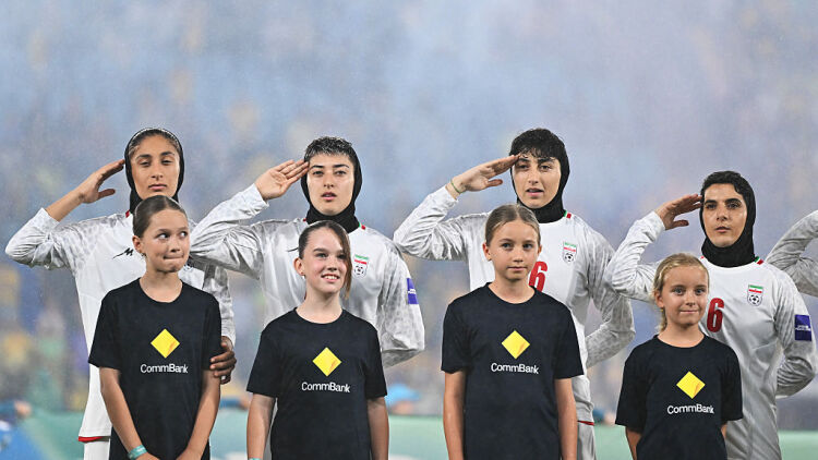 Οι Ιρανές αθλήτριες ποδοσφαίρου που λαμβάνουν βίζα στην Αυστραλία μετά το Κύπελλο Ασίας πέταξαν το χιτζάμπ