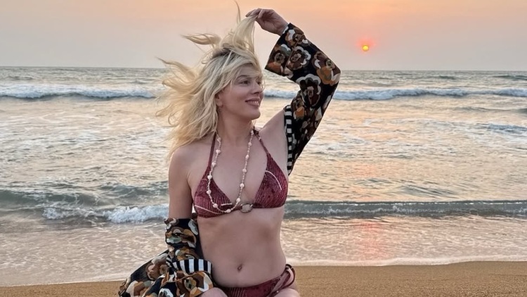 Σμαράγδα Καρύδη: Οι φωτογραφίες με μπικίνι και τα βίντεο από τον Ινδικό Ωκεανό για την γιορτή του Αγίου Σμάραγδου