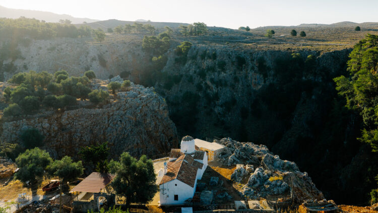 Σφακιά & Αράδαινα: Μια διαδρομή στην άγρια καρδιά της Κρήτης
