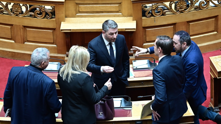 Προβληματισμός στο ΠΑΣΟΚ για τη δημοσκοπική στασιμότητα, τριγμοί στη διεύρυνση ενόψει συνεδρίου