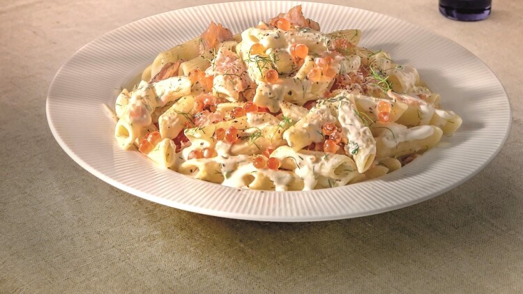 Πέννες με σολομό, βότκα και μπρικ
