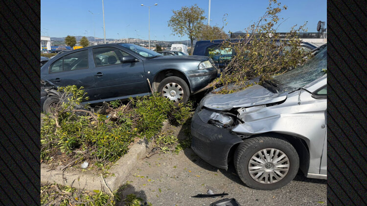 Θεσσαλονίκη: Αυτοκίνητο προσέκρουσε σε 9 σταθμευμένα οχήματα σε πάρκινγκ εμπορικού, δύο ελαφρά τραυματίες