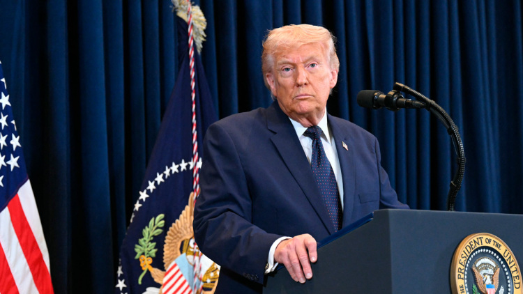 Τραμπ: Ξέρω ότι το Ιράν θέλει συνομιλίες, μπορεί να ξεκίνησουμε - Νέο κύμα ισραηλινών βομβαρδισμών σε Τεχεράνη και νότιο Λίβανο
