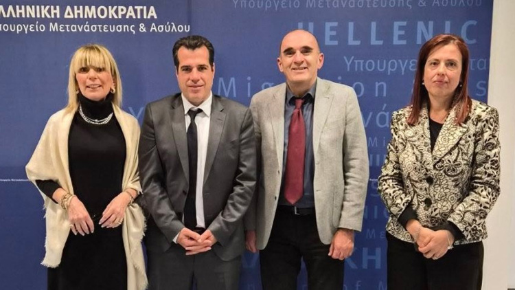 Συμφωνία Πλεύρη - Κουτσόλαμπρου για συμμετοχή των δικηγόρων στην εφαρμογή του νέου συμφώνου για τη μετανάστευση και το άσυλο