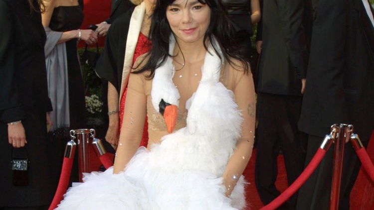 Όσκαρ: Φορέματα που έραψαν οι ίδιες οι ηθοποιοί, λουκ-δηλώσεις διαμαρτυρίας κατά των έμφυλων ανισοτήτων, revenge dresses