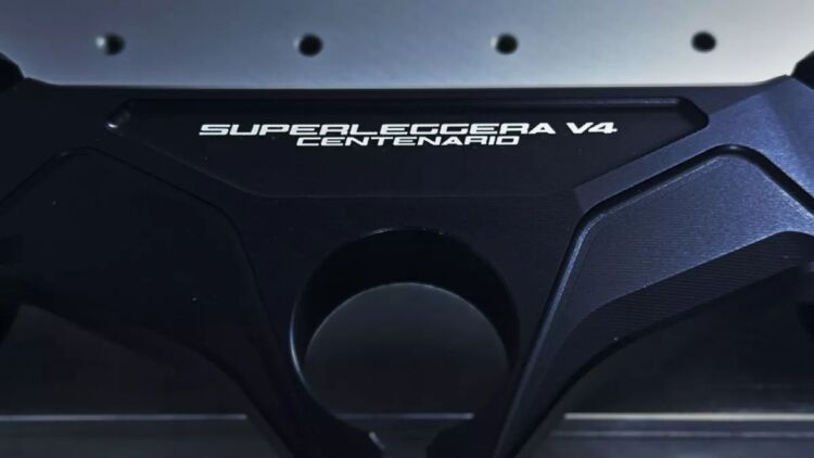 Η θρυλική Ducati Superleggera επιστρέφει