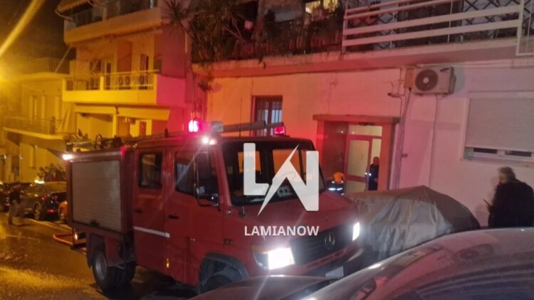 Κινητοποίηση της Πυροσβεστικής στη Λαμία για φωτιά σε διαμέρισμα, απεγκλωβίστηκε μόνη της 60χρονη