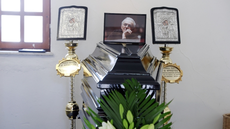 Συγκίνηση στην κηδεία του Γιώργου Πανουσόπουλου