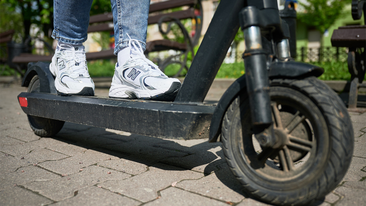 “To παπούτσι του μπαμπά” που εκτόξευσε τη New Balance παγκοσμίως