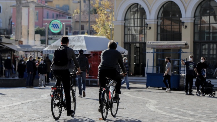 Καιρός: Κανονικές θερμοκρασίες και άνεμοι έως 6 μποφόρ μέχρι το Σάββατο, έρχεται αστάθεια από Κυριακή 