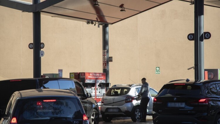 Μέτρα για να περιορίσει την αύξηση των τιμών σε ηλεκτρικό ρεύμα  και καύσιμα θα πάρει η Ισπανία
