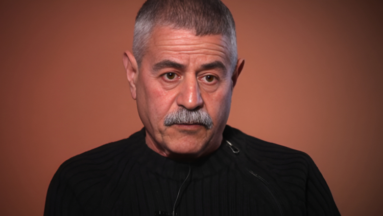 Η «Αυτοψία» παρουσιάζει την ιστορία του Σταύρου Λάλα, του μεγαλύτερου κατασκόπου που είχε ποτέ η Ελλάδα